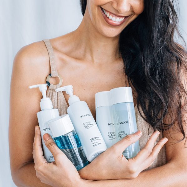 Cleanser face почистване на лице с Skeyndor